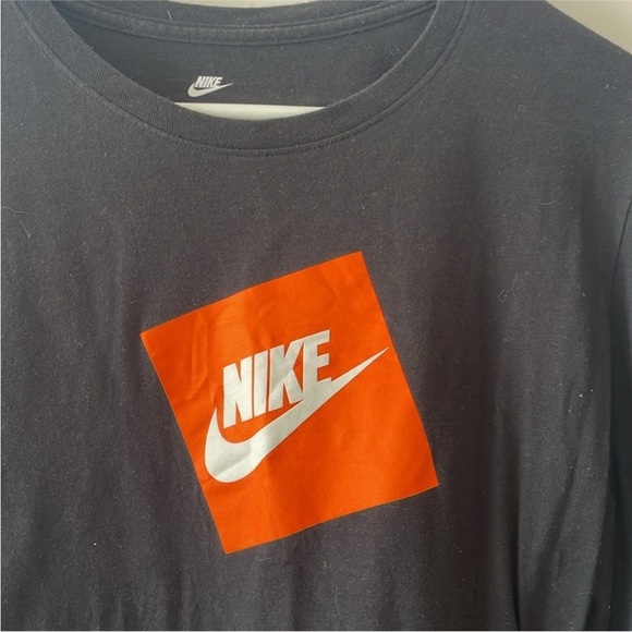 Nike Size Medium Black Long-Sleeve Shirt. - Picture 3 of 5